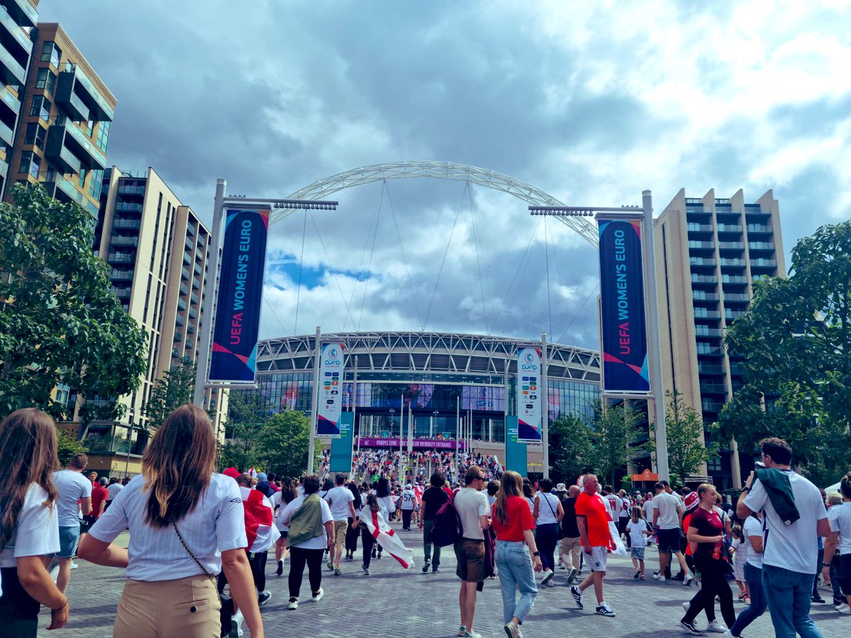 _mollieflack's tweet photo. Just can’t stop smiling. Feeling so grateful and proud to have been there yesterday and especially to share those moments with the girls that I get to play the beautiful game with. Such a special day that will live long in the memory. Football’s finally home.🦁🏴󠁧󠁢󠁥󠁮󠁧󠁿 https://t.co/Ab1685ghUv