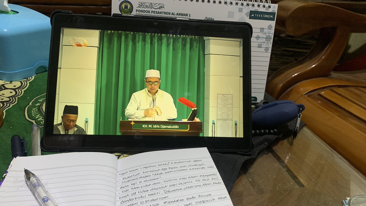 ShofuhAffandi's tweet photo. Abah Idris dawuh, “Dawuhe gus Faris ‘Kyai Jamal niku Tasawwuf mlaku, Halliyah kyai Jamal niku persis kaleh ten kitab-kitab Tasawwuf”.

Ya Allah mugi kulo panjenengan diakui sebagai santri beliau😭 https://t.co/mexSORjCOy