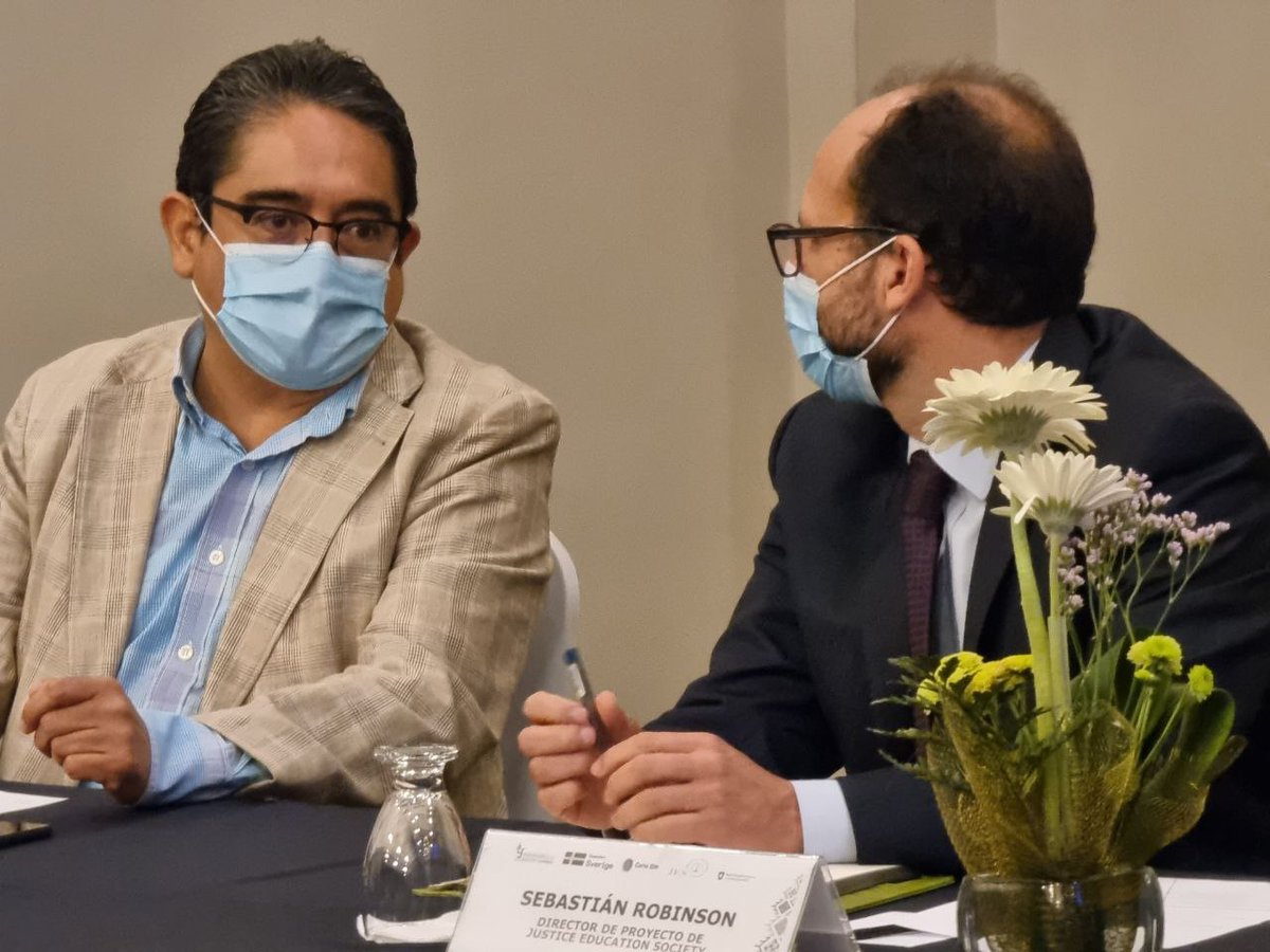 PrensaComunitar's tweet photo. #DefensaDDHH 📍 Javier Mariexcurrea, Michel Andrade, @JordanRodas  y Sebastián Robinson participan de un taller de formación de defensores de #DDHH,  la jurisprudencia de la @CorteIDH así como los compromisos y convenios internacionales de los Estados.

📸@Nelton_Rivera https://t.co/AYlb7r7MpO
