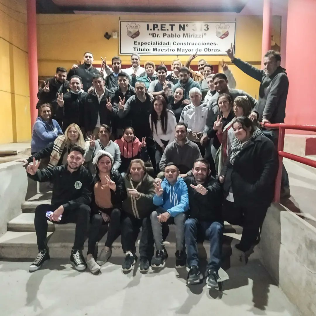 Diegocasado_ok's tweet photo. En B° #Mirizzi también se eligieron las nuevas autoridades de su #CentroVecinal.
🎉 ¡Muchas felicitaciones a los ganadores! 🎊
Trabajando democráticamente, en consenso y unidad. Ese es el camino elegido.
#DiegoCasado
#TuConcejal
#CentrosVecinales https://t.co/caPEAg0byp