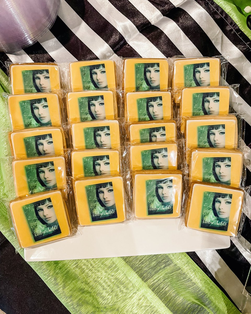 SwordsStilettos's tweet photo. Iβm OBSESSED with these cookies I ordered for my book release party. They turned out perfect!
#unbreakable #deceptiongameseries #thedeceptiongamebooks #bookrelease #bookreleaseparty https://t.co/8uLy973mBE