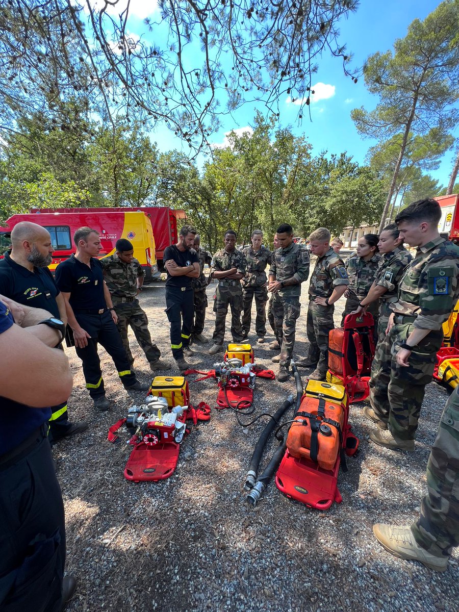 1er_RTP's tweet image. Pas de répit cet été pour les paras du #1RTP : lundi 1er août, formation à #UIISC7 Brignoles avant déploiement sur très court préavis en #Gironde.#FeuxdeForêt#MondayMotivation#LeCombatContinue