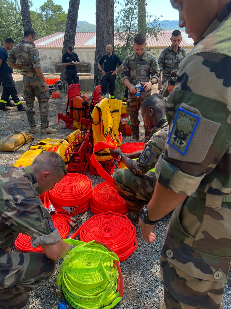 1er_RTP's tweet image. Pas de répit cet été pour les paras du #1RTP : lundi 1er août, formation à #UIISC7 Brignoles avant déploiement sur très court préavis en #Gironde.#FeuxdeForêt#MondayMotivation#LeCombatContinue