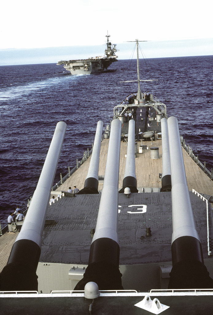 WarshipPorn's tweet photo. [1910 x 2820]A stern view of the aircraft carrier USS Saratoga (CV-60) steaming ahead of the battleship USS Missouri (BB-63) in the Gulf of Oman, 10/1/1987 from /u/Tsquare43 at #WarshipPorn ➡ https://t.co/WVRfptfyHu https://t.co/bJjX0I10H5