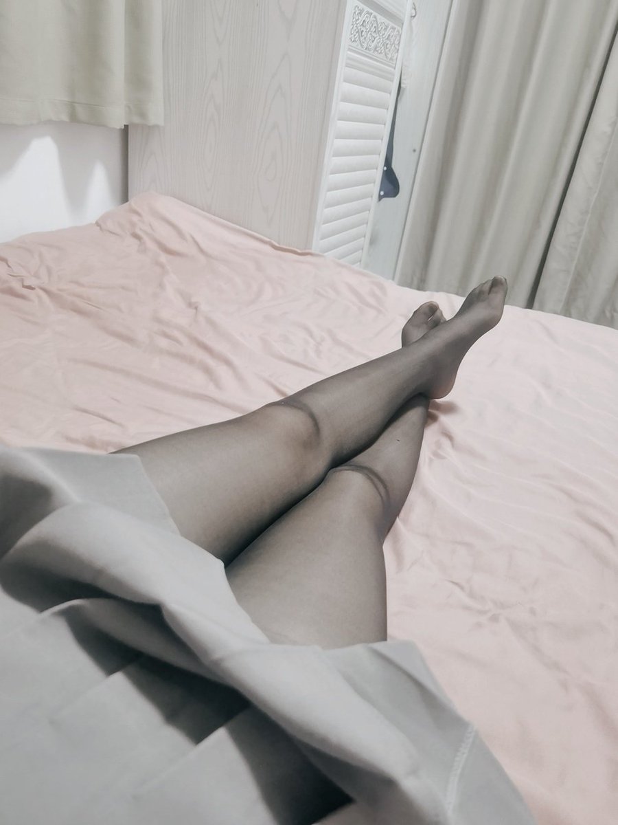YY86757's tweet photo. 喜欢黑丝还是裸足🤤  #脚控 #足控 #恋足 #美脚 #美足 #足交 #裸足 #足底 #脚底 #恋足癖 #脚丫  #jiojio  @IDlucky89757 https://t.co/0K2VdASw2w