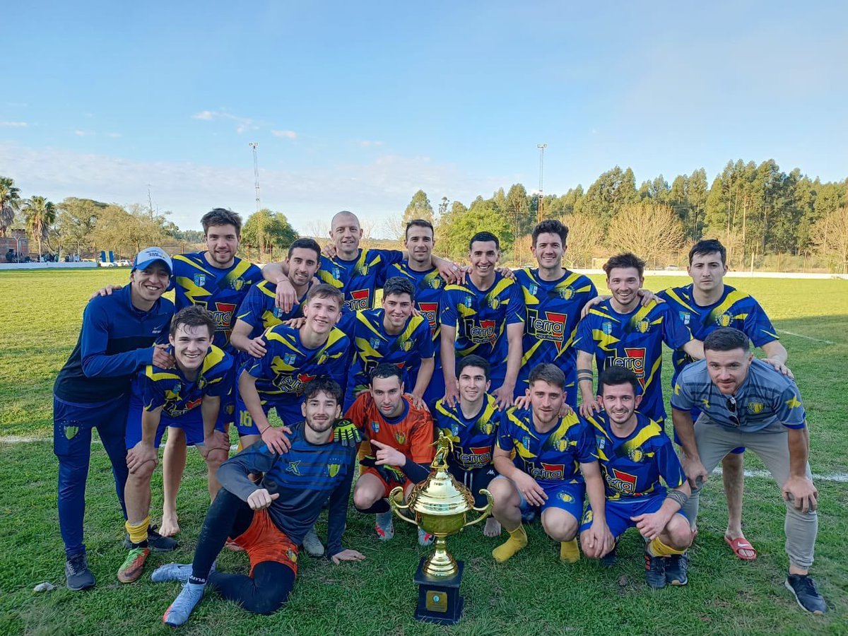CRSanJorge's tweet photo. El CAMPEÓN del Apertura 2022 recibiendo su trofeo!!! 🚜🏆 https://t.co/tEhK5YzAbs