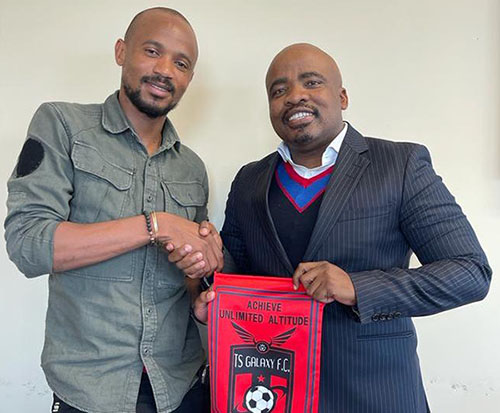 Radio2000_ZA's tweet photo. 📻 It's #GameTimeOn2000 with @MotshidisiM 📻
⏲️ 18h00 - 19h00
Tonight its #TheWeekendRewind
Looking at the #HungarianGrandPrix with @PrinceNdiweni
We are also going to be joined by @TSGALAXYFC Chairman Tim Sukazi and midfielder Xola Mlambo
Lets go, Its #GameTime https://t.co/7wDixtJYst
