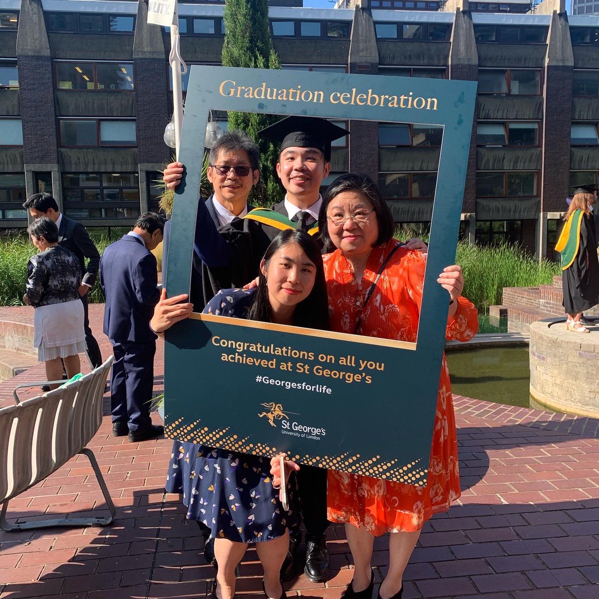 DrMaxxC's tweet photo. Postponed @StGeorgesUni MBBS Graduation π¨π»βπ
Dr. Maxx King Yau Chin MBBS BSc (Hons)
2 years of doctoring β
Off to Birmingham for Paediatrics Specialty Training in September!
Thankful for family and friends who have supported me throughout π₯°
#SGUL #GeorgesForLife https://t.co/m41oezTIBv