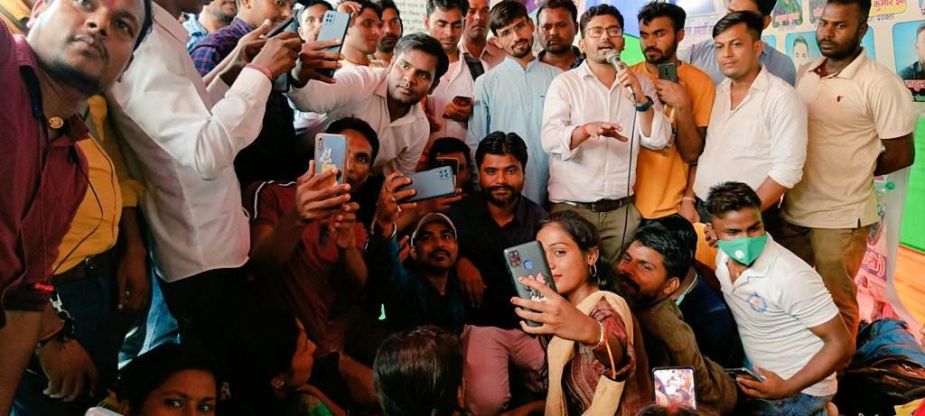 Sandeep_Saurav_'s tweet photo. आज पटना के गर्दनीबाग में 7वें चरण के प्राथमिक शिक्षक की बहाली के लिए आंदोलनरत छात्रों का समर्थन किया। पिछले महीने ही सरकार और शिक्षा विभाग ने जुलाई के अंत तक इसके लिए विज्ञप्ति जारी करने की बात कही थी!

@NitishKumar जी, अब बिहार के स्कूलों में शिक्षक दे भी दीजिए! https://t.co/WPuGrrZvo3