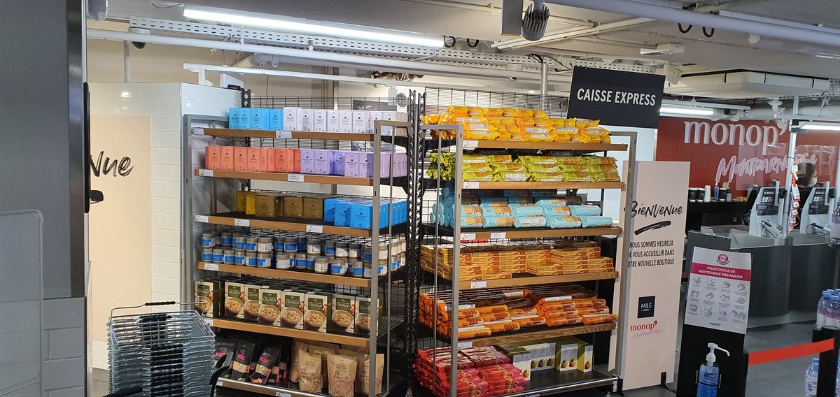 AlexTaylorNews's tweet photo. This 👇is how Brexit has "unleashed 🇬🇧 farming" on the world, Liz Truss

Up until the UK left the Single Market, M&amp;S in 🇲🇫 sold exactly the same fresh 🇬🇧 food as in the UK

It's reduced to tea, porridge and novelty biscuits in desultory M&amp;S "corners" in what are now Monoprix 👇 https://t.co/HOPrRZS7g8