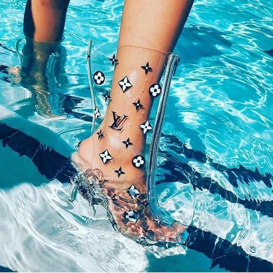 BagReligion's tweet image. Happy long weekend! Catch us poolside, Louis Vuitton style 😎👙

Head to bagreligion.com (link in bio) to begin shopping our new arrivals today! 

#luxuryconsignment #torontoconsignment #gtaconsignment #luxuryresale #secondhandluxury