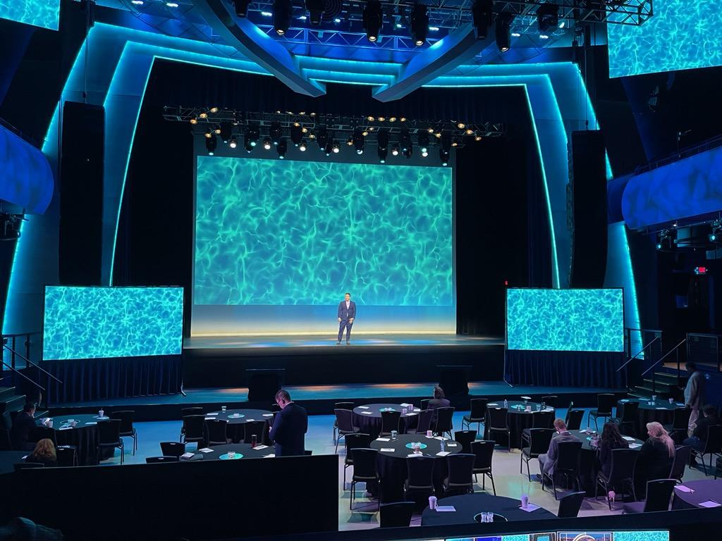 John_Livesay's tweet photo. Speaking on a big stage!
When you invest in yourself, your dreams come true.
#speakers #virtualspeaker #keynotespeaker #elevatorpitch #virtualkeynotespeaker #tedxspeaker #virtualspeaking #speaker #storyteller #hustlemode #salesadvice https://t.co/LAKXM2ikbl