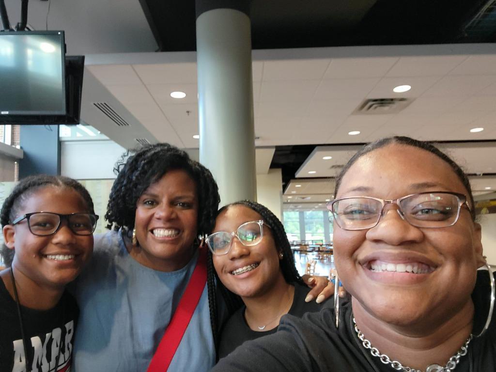 HAABSE3's tweet photo. Thank you to HAABSE YIC Chair @MsAndreaYoung for taking our students to the @NABSE_org Girls Youth Summit over the weekend. Our young ladies not only represented HAABSE but @TABSE_Texas  as well and gained a lot of insight and made new friends and connections. https://t.co/WXAiOVBHRt