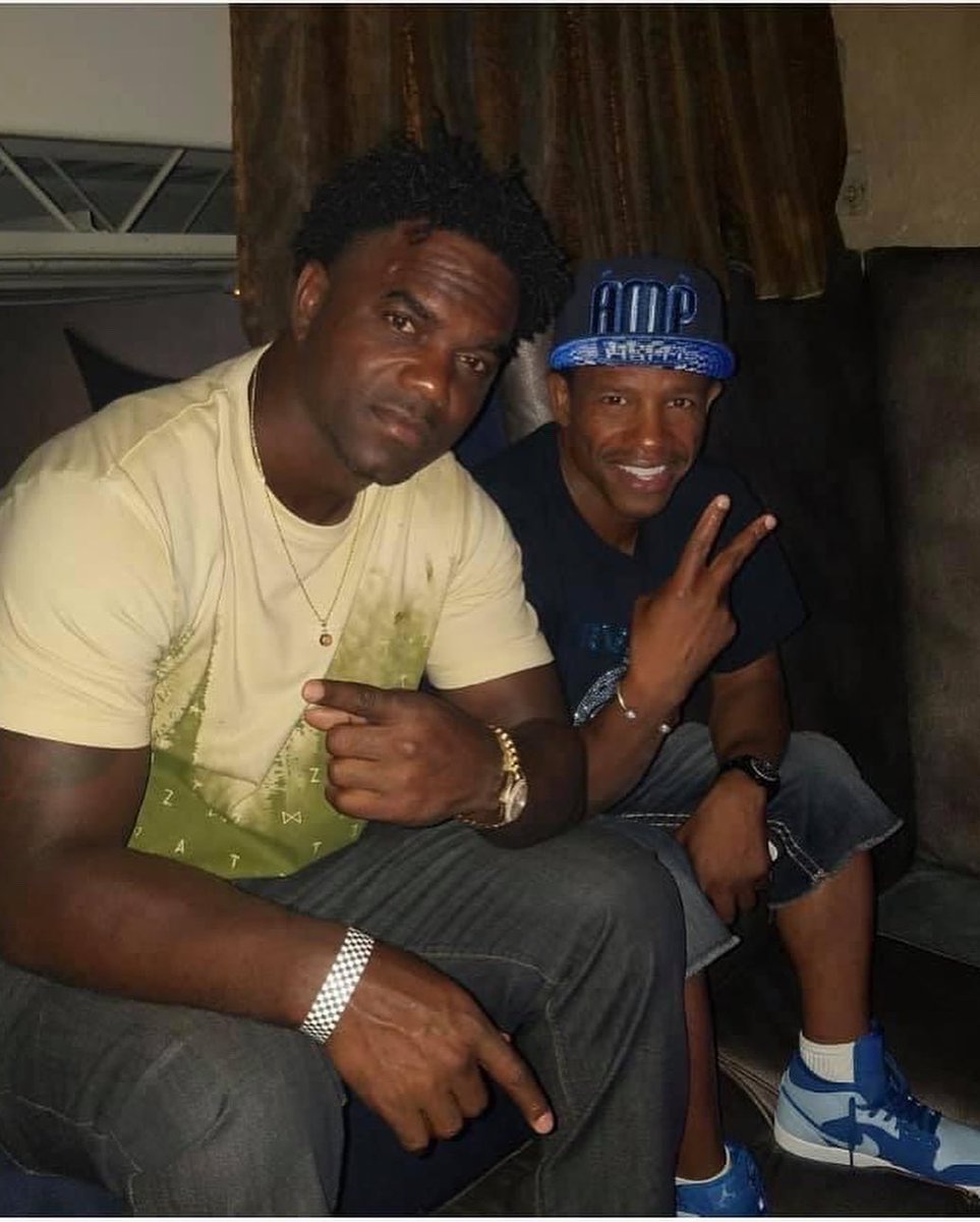 ampharris's tweet photo. #FromGoldTeethToGoldJacket
Happy Birthday to my lil bro @colts legend @profootballhof @edgerrinjames #One that has never changed being his authentic self✊🏾 A true friend, loyal friend and brother. Love you lil bro. Have a Blessed Day....which I know you are. “Create The Life” https://t.co/6jxlj2eGXD