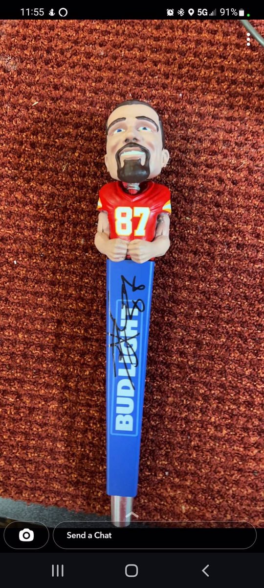 MunyInnBar's tweet photo. @tkelce Thank You so much for sign your Beer Tap Handle for us! We’ve framed it and put it on display at the bar so everyone can enjoy on our Wall of Foam aka Our Wall of Fame. Have a great time while in Camp! #BudLight #ChiefsKingdom https://t.co/pmf7JaONNI