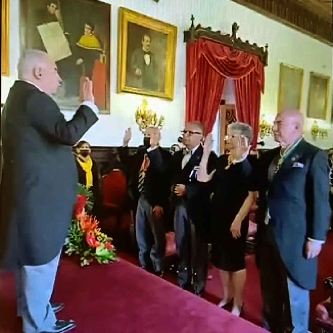 NotiMedUCV's tweet photo. Las autoridades de la Facultad de Medicina de la UCV felicitan a la Dra. Isis Nezer de Landaeta, primera mujer en ocupar el cargo de Presidenta de la Academia Nacional de Medicina de Venezuela 
Enviamos nuestros mejores deseos de éxito a la nueva junta directiva. https://t.co/MqUL39ZrNU