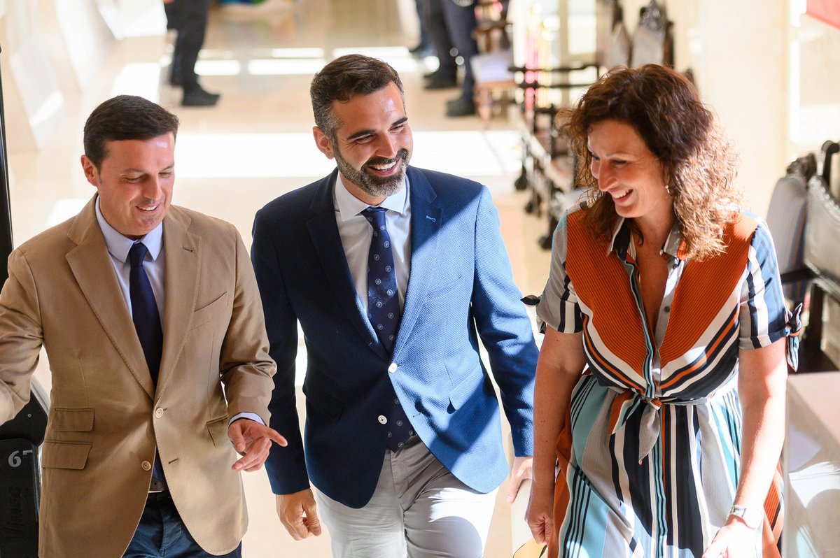 <a href="/RamonFPM/">Ramón Fernández-Pacheco M</a> agradece a Almería el honor de haber sido alcalde “de la mejor ciudad del mundo”. El nuevo consejero de Sostenibilidad reconoce en su sucesora <a href="/Mar_del_MarVaz/">María del Mar Vázquez</a> , la capacidad y cercanía que requiere la Alcaldía para continuar el proyecto de ciudad #MásCapitalMásAlmería🏴󠁧󠁢󠁥󠁮󠁧󠁿