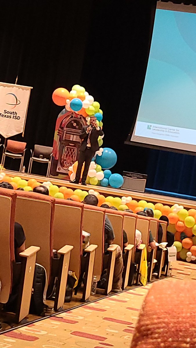 Rdavila62Robyn's tweet photo. @adamddrummond thank you for the great start to the new school year! Let's all make it a great one. #STISD https://t.co/1E3dwpCb7U