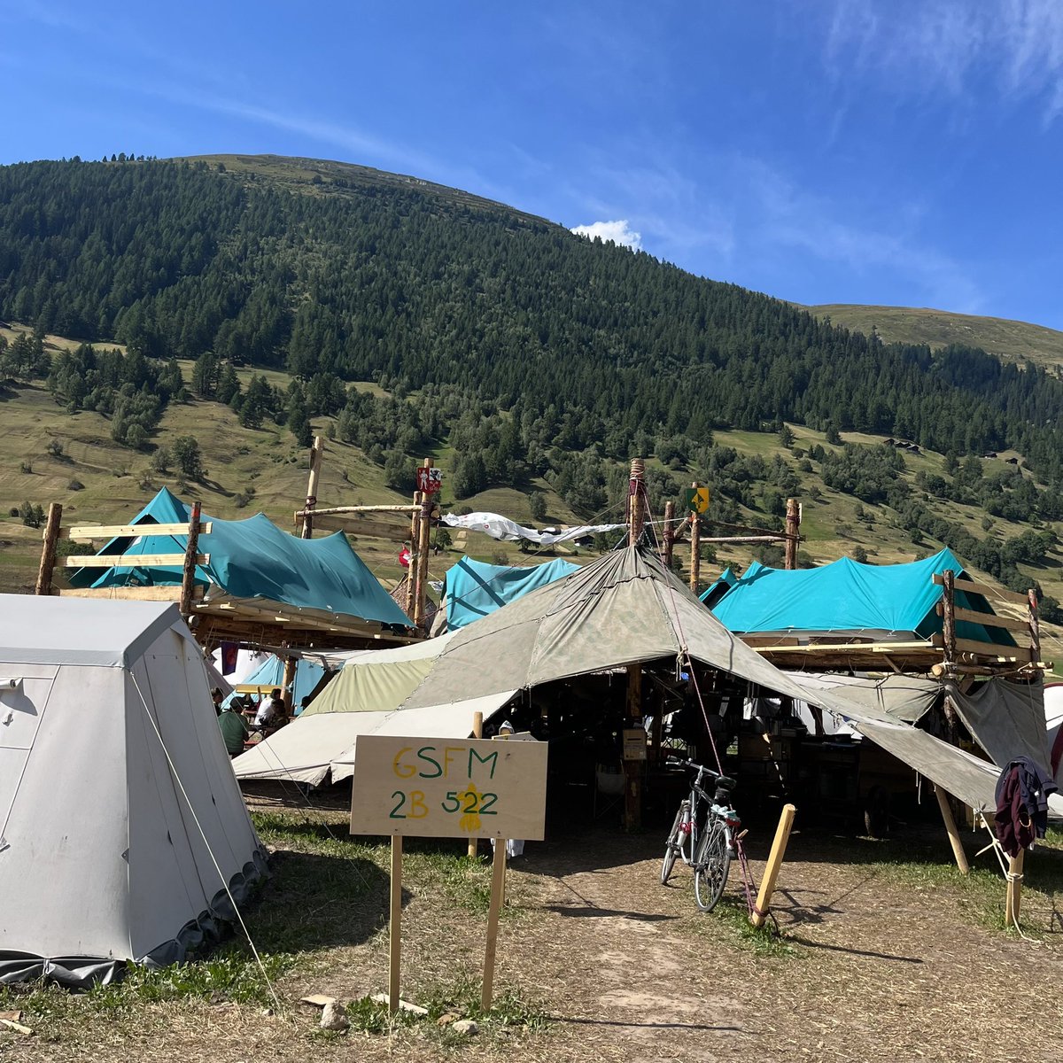 njaquier's tweet photo. #MOVA #bula22 Petite visite au camp fédéral. https://t.co/7cu2kvzSMG