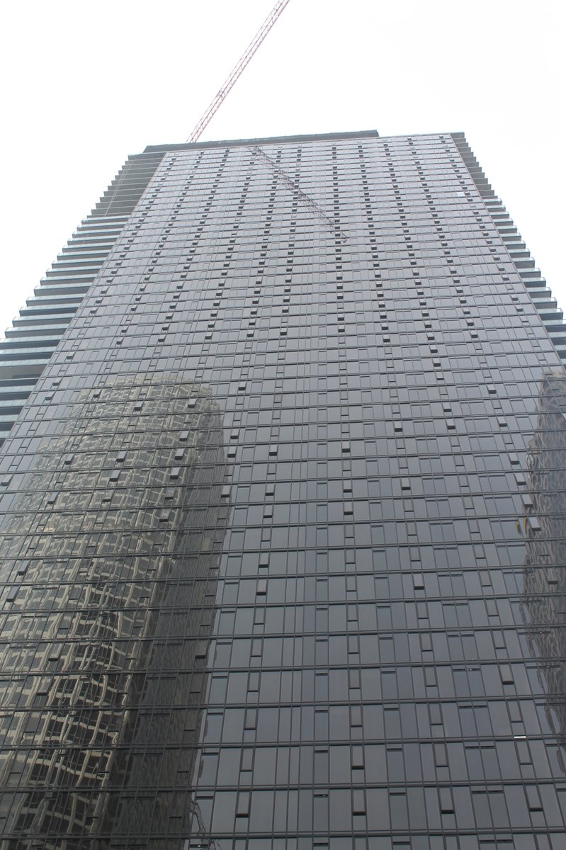 Build_SoCal's tweet photo. Brookfield's "Beaudry" tower topped off in #DTLA. Right by #FigAt7th between 7th and 8th street.
960 W 7th Street.
#Construction #Skyscraper #LA https://t.co/zI4mw3SQra