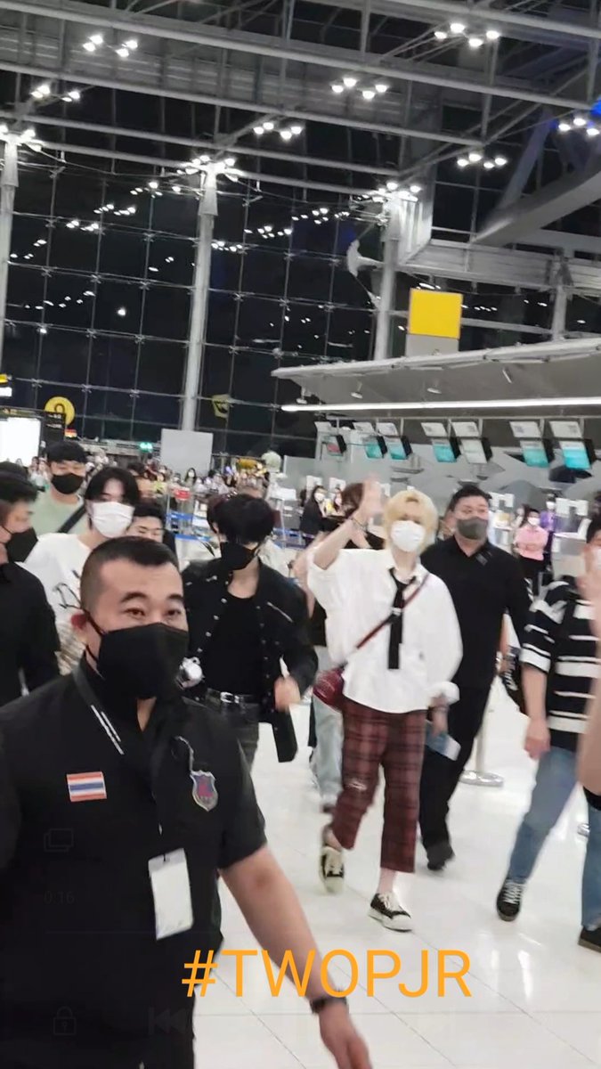 TWOPJR's tweet photo. TREASURE ❤🇹🇭
#2022KPOPMASTERZ_BKK
#TREASUREinBangkok
#TREASUTE #트레저 #เด็กสมบัติ
@treasuremembers
@ygtreasuremaker https://t.co/JZwFj8QV25