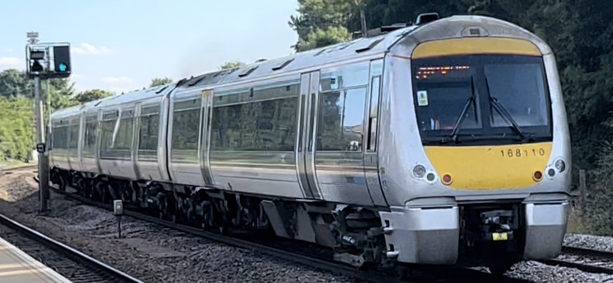 PlatformEdge1's tweet image. Back at Princes Risborough…. again

Here we have 168001, 165027, 168110 and 165022 #Class165 #Class168