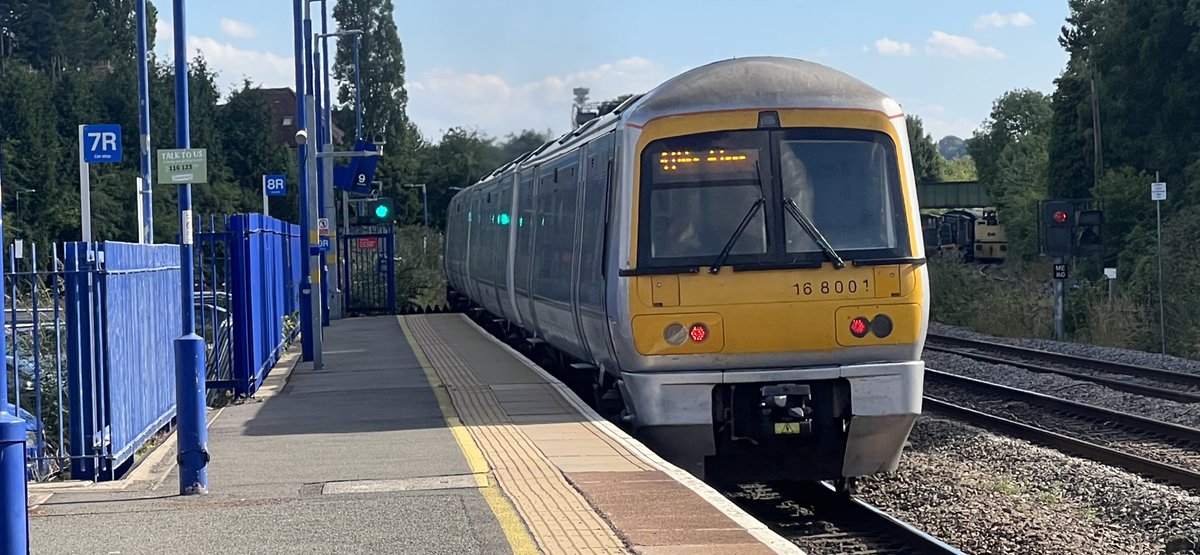 PlatformEdge1's tweet image. Back at Princes Risborough…. again

Here we have 168001, 165027, 168110 and 165022 #Class165 #Class168