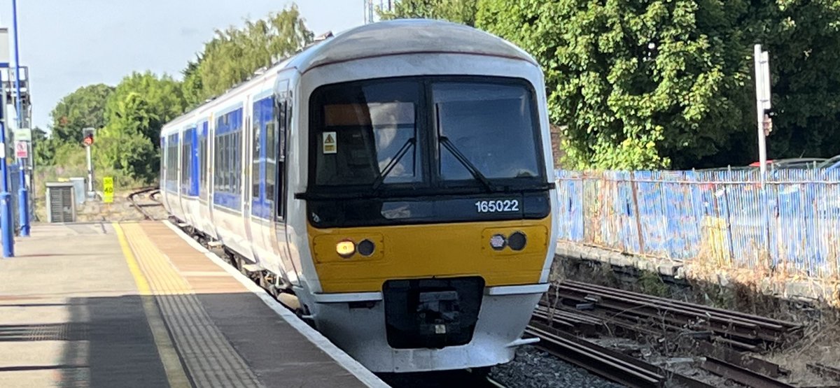 PlatformEdge1's tweet image. Back at Princes Risborough…. again

Here we have 168001, 165027, 168110 and 165022 #Class165 #Class168