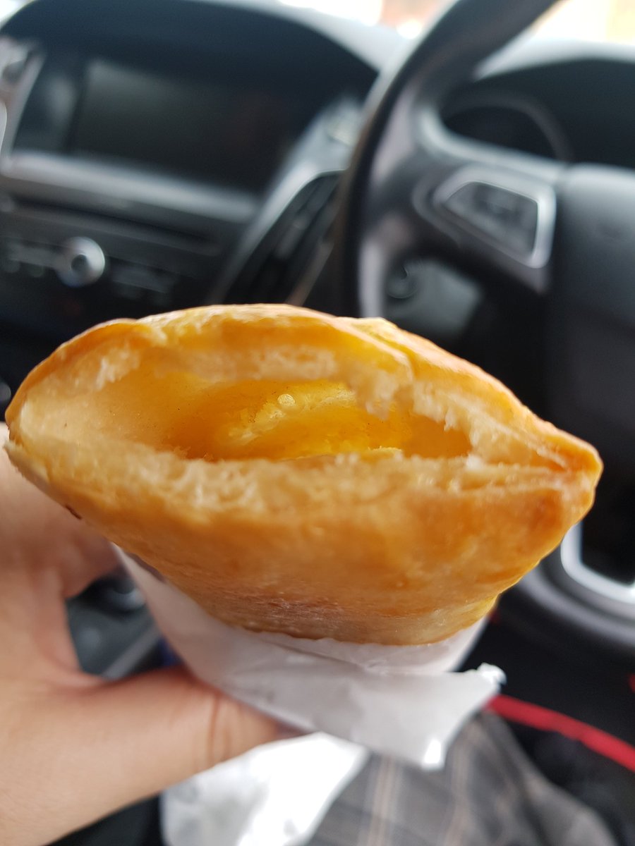 My Gregg's sausage roll is missing some sausage 🤨 <a href="/GreggsOfficial/">Greggs</a> @LadBabyOfficial  #gutted #NoMate #SausageRoll