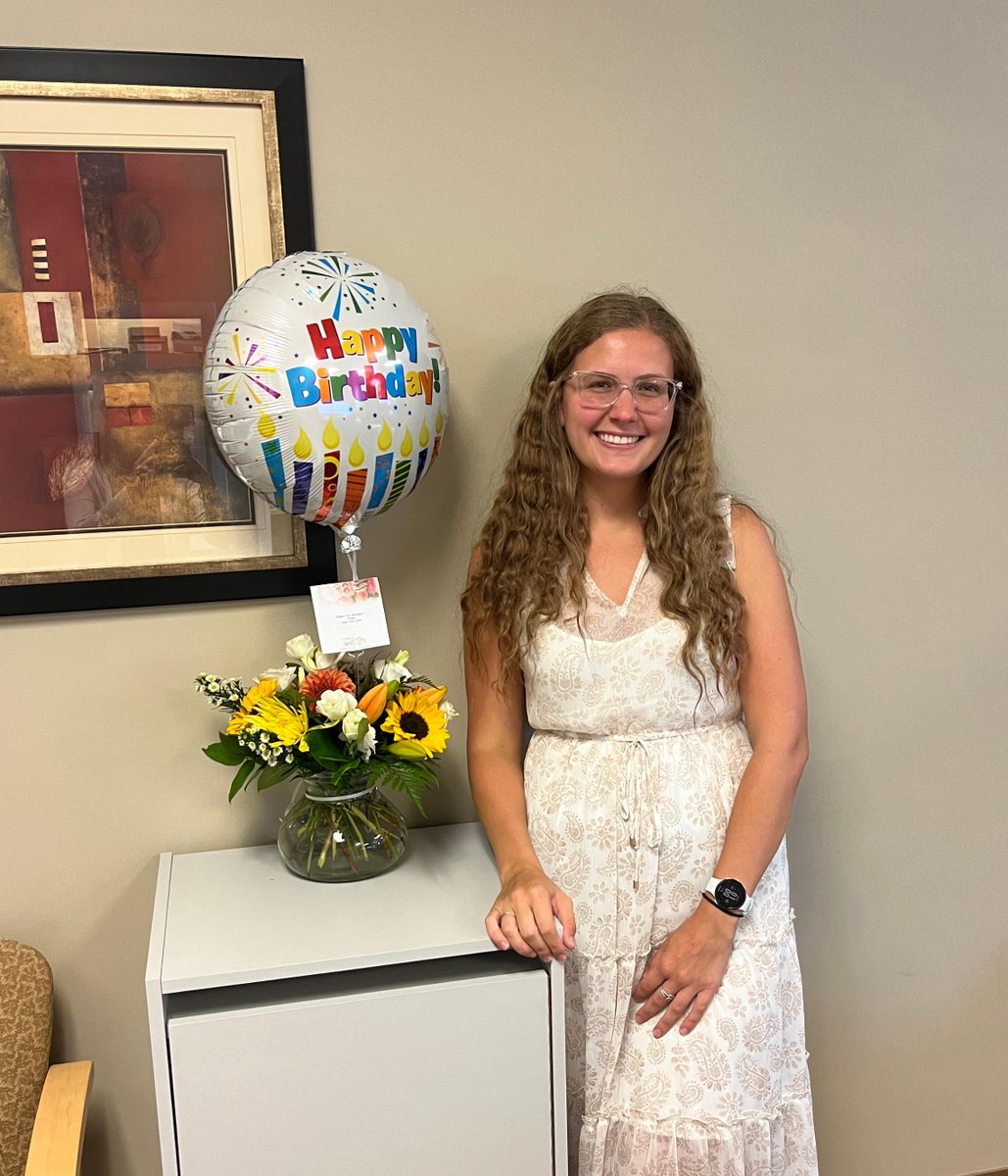 StateFarmJean's tweet image. Happy 21st Birthday to Brittney! #OurStateFarm 🥳