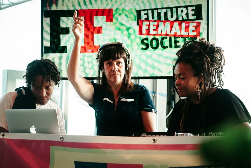 FFS1future's tweet photo. Loving these golden hour photos from FFS FEST ✨
Credit: Rue Hackett Photography
Go to our website: https://t.co/s18V93yK16 to look at all the FFS FEST photos
#FFSFEST #FFS #Futurefemalesociety #ipswichfestival #allfemalelineup https://t.co/ElPD44ej7L