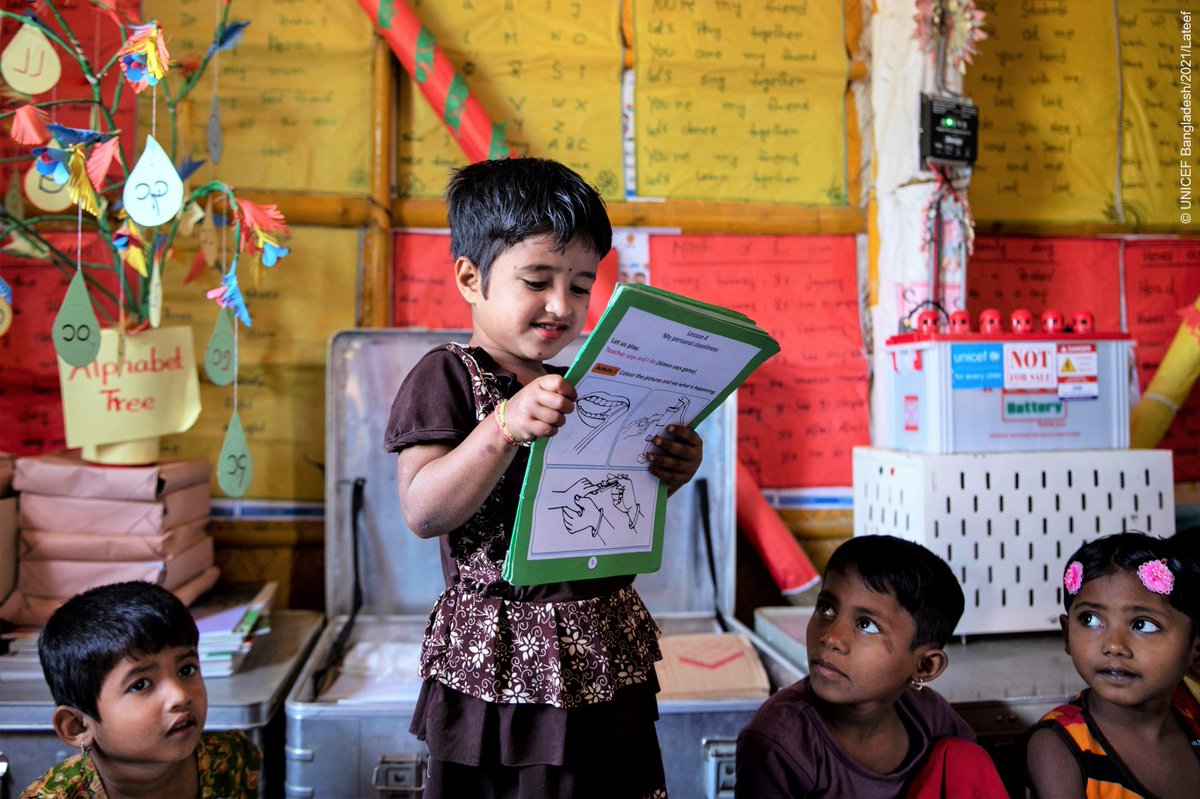 UNICEFBD's tweet photo. UNICEF, GoB and partners on the ground in the #Rohingya #refugee camps are expanding the Myanmar curriculum to include grades 1, 2 and kindergarten!🙌 https://t.co/sNyeOSQY6i