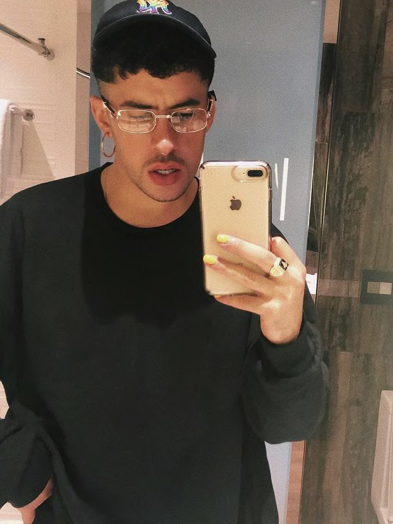 badbunnyfiles's tweet photo. this bad bunny mirror selfie https://t.co/XNgE9jWXbR