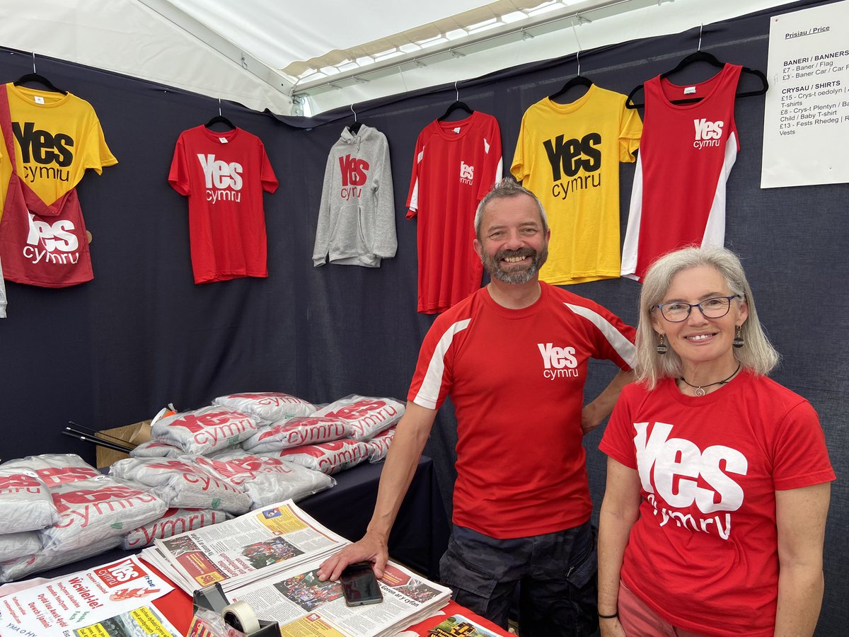 YesLlandysul's tweet photo. @YesCymru yn Eisteddfod Tregaron 🏴󠁧󠁢󠁷󠁬󠁳󠁿

@YesTregaron @YesLlambed #Eisteddfod #Eisteddfod2022 #Annibyniaeth https://t.co/rteYBhCitn