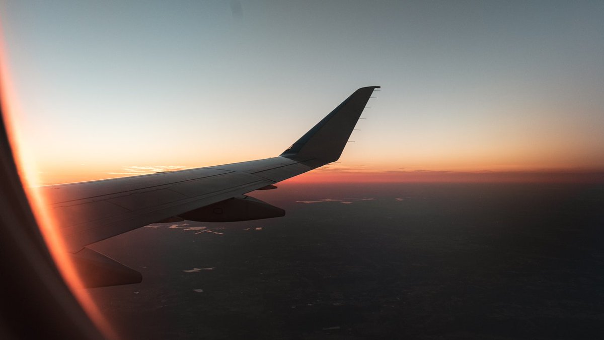 ensembletravel's tweet photo. We all have our tips and tricks for flying, but according to the @OAG_Aviation #airtravel intelligence company, these are the best times to take off. 🛫✨
#travel #traveltips
https://t.co/kzqOrTEiQG https://t.co/VTfEPk9Rsn