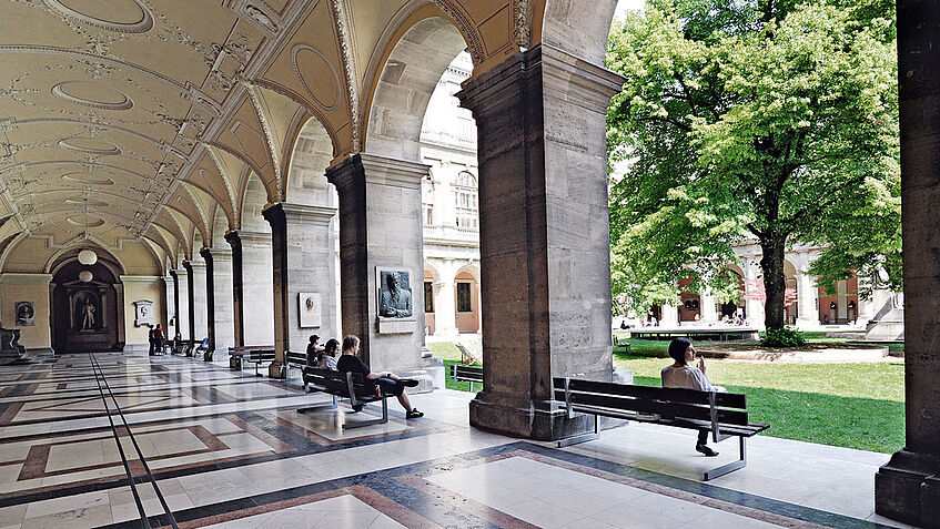 📣JOB ALERT: The <a href="/EconGeoVienna/">EconGeoVienna</a> team (<a href="/univienna/">Universität Wien</a>) is looking for an outstanding SENIOR SCIENTIST who will contribute to the development of the ReSeT (Regional socio-economic sustainability transformations) Lab.
 
2-years duration with a possible transition to a permanent position