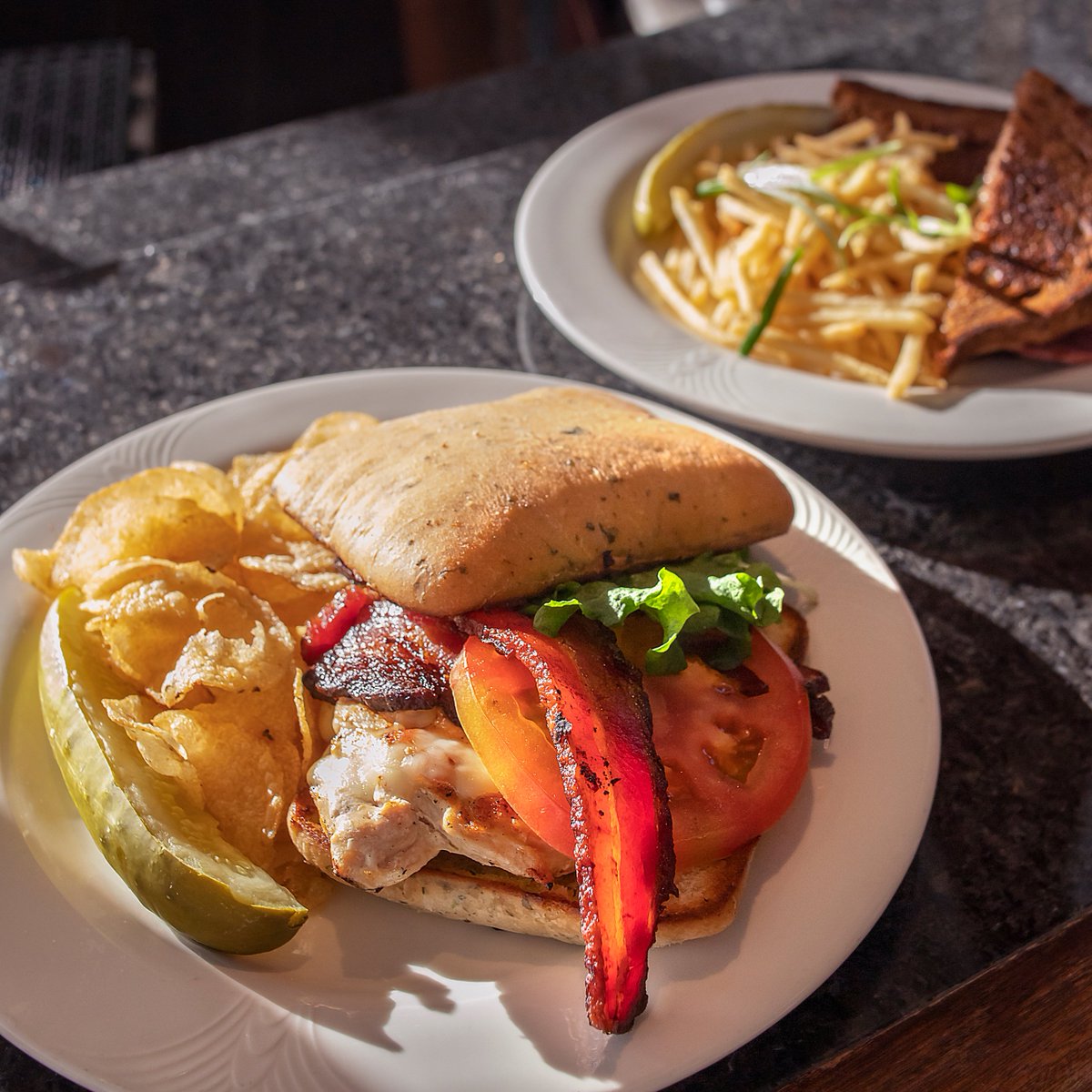 CampusClubUMN's tweet photo. We are craving something hot off the grill! 🍔🍴
.
What are you having for lunch at the #CampusClubUMN today?
.
.
.
#UMNfood #DineAtTheUMN #TwinCities #NonMembersWelcome #GoodFood #LetsEat #LunchTime https://t.co/9LrHXmRCtz