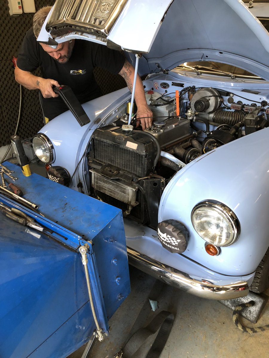 aohereng's tweet image. This afternoon I have been mostly watching a very talented chap. #mg #Magnette