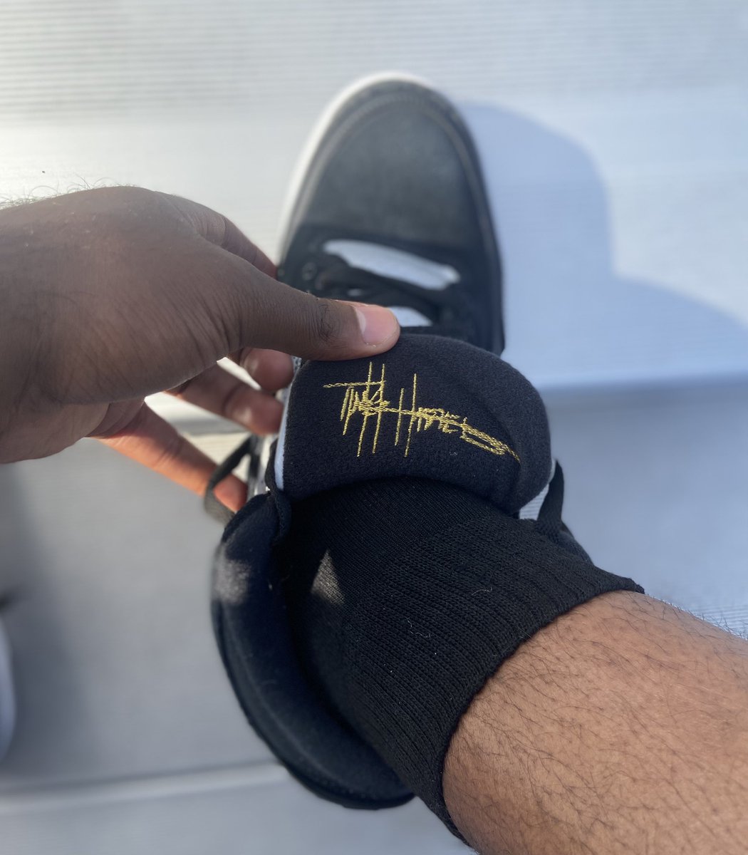 Kream_Ete_Reel's tweet photo. Idk man, I feel like these guys don't get enough love. The Swoosh on the side is definitely different. I forgot these have Nike Air on the back too. #Tinker3 #Jordan #TinkerHatfield #YourSneakersAreDope https://t.co/ZLK0ExREdc