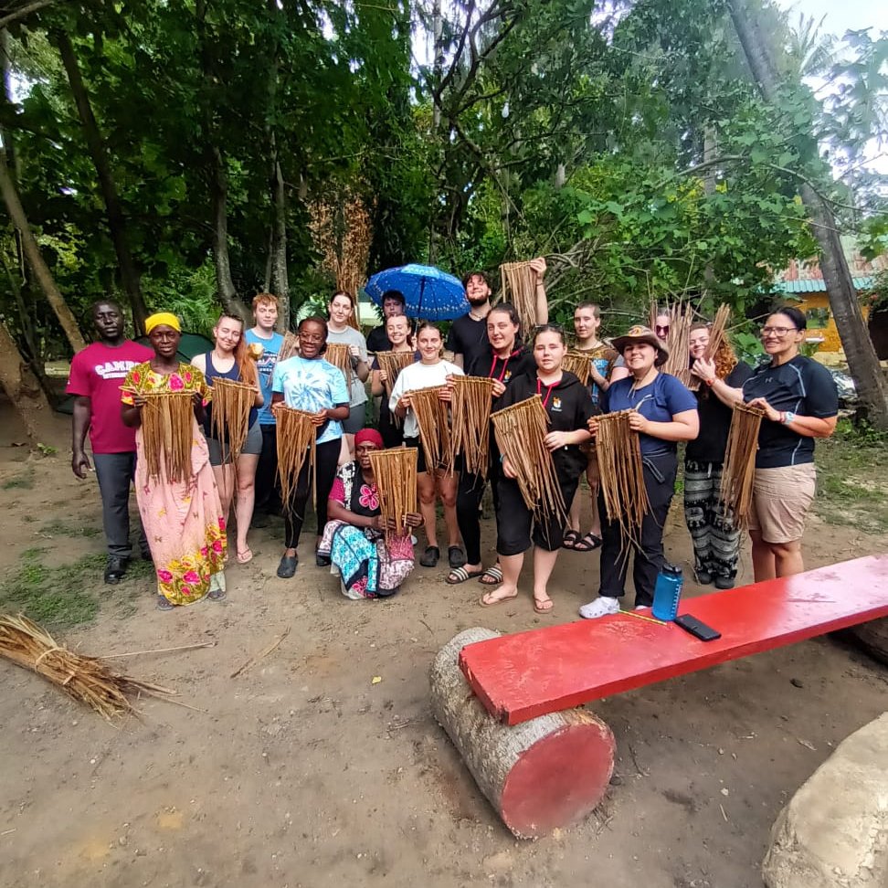 campkenya's tweet photo. #TeamStroberi had great a time learning how to cook chapati and coconut rice 🌾In the afternoon they learnt how to harvest coconut 🥥 and weave makuti. The team are now at Diani beach camp and have started project work litter picking. @CampsInt #dosomethingamazing #campseffect https://t.co/sSxJqFQRE3