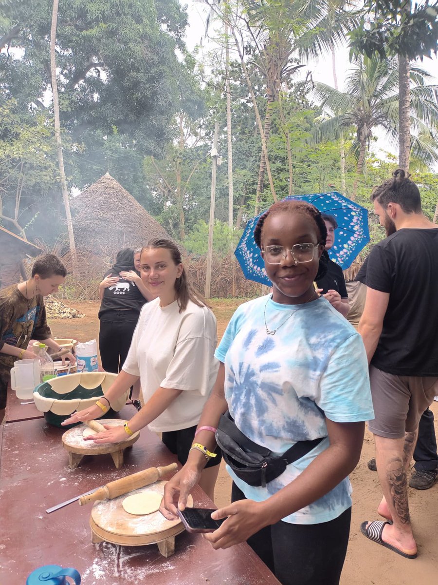 campkenya's tweet photo. #TeamStroberi had great a time learning how to cook chapati and coconut rice 🌾In the afternoon they learnt how to harvest coconut 🥥 and weave makuti. The team are now at Diani beach camp and have started project work litter picking. @CampsInt #dosomethingamazing #campseffect https://t.co/sSxJqFQRE3