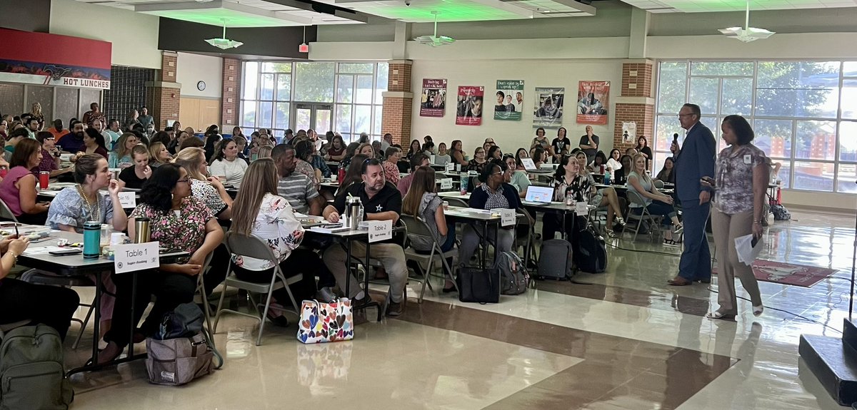 Dr.  Ealy welcoming new teachers to SCUC Inspire Academy