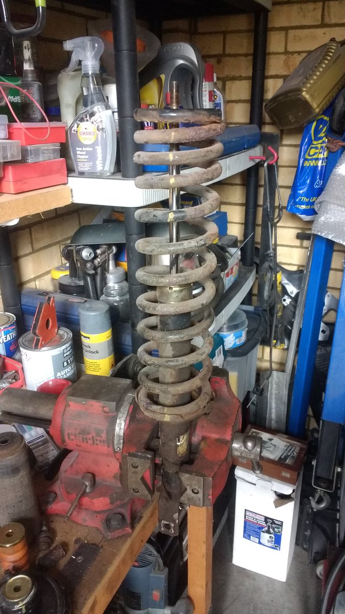 TK42138's tweet photo. De-rusting with citric acid. These suspension and exhaust parts went in at 15:30 and I'll let them soak overnight and update tomorrow. Got the spring off but nearly ran when I heard it creaking. It's a Pavlovian response to using manual spring compressors. #Derusting #Rover https://t.co/YTpJpEeHWy