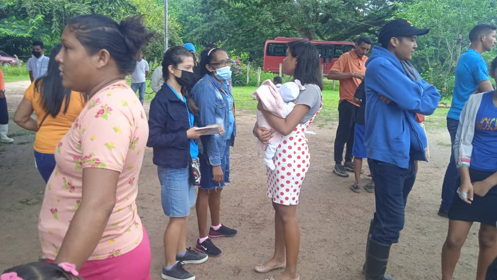 mrobinsonapure's tweet photo. #Sab30
Misión Robinson Presente en el Plan de Amor en Acción en el sector Negro Abajo
y participación en los juegos para los niños, niñas y adolencentes del sector. #LaCovidNoEsJuego
@NicolasMaduro
@_LaAvanzadora
@Sociabolivarian
@eduardopiate2
@ZE_Apure https://t.co/hciGA6YFUP