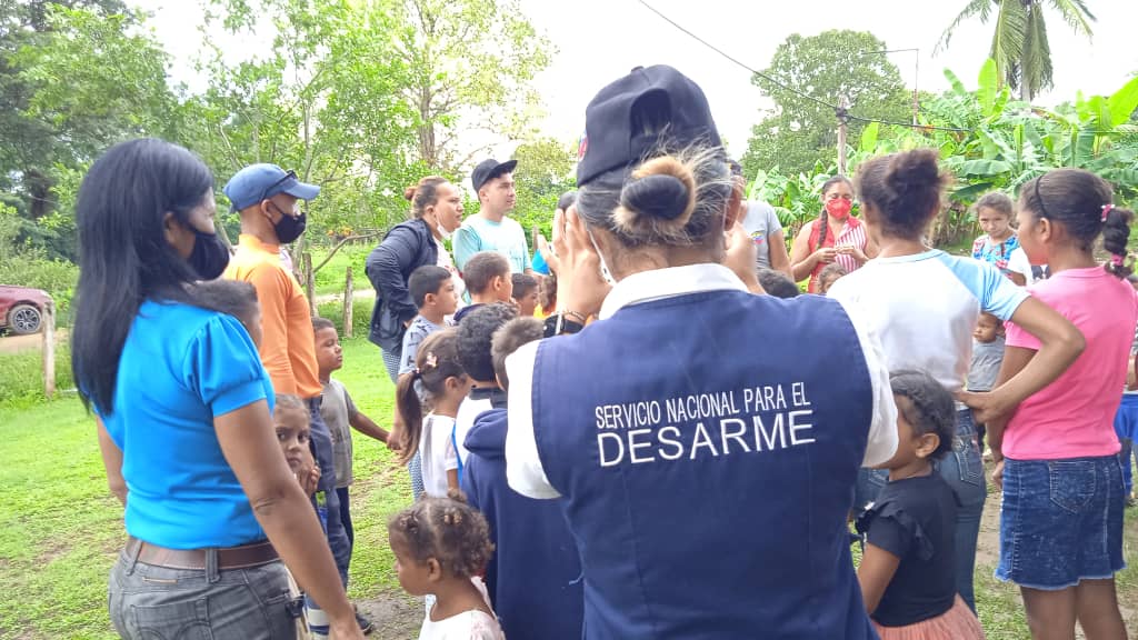 mrobinsonapure's tweet photo. #Sab30
Misión Robinson Presente en el Plan de Amor en Acción en el sector Negro Abajo
y participación en los juegos para los niños, niñas y adolencentes del sector. #LaCovidNoEsJuego
@NicolasMaduro
@_LaAvanzadora
@Sociabolivarian
@eduardopiate2
@ZE_Apure https://t.co/hciGA6YFUP