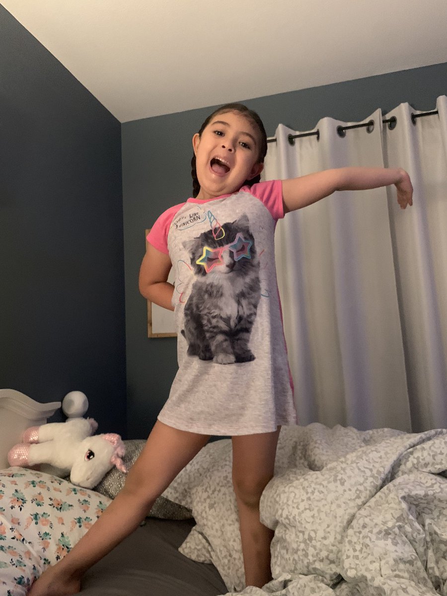 CrystalChapa's tweet photo. @HannahDutton8 Being a mom to a newborn has been difficult in giving of my time to our 5 year old. This week I am choosing to give of my time to her any chance I get. #livewell323 https://t.co/8nVng624lP