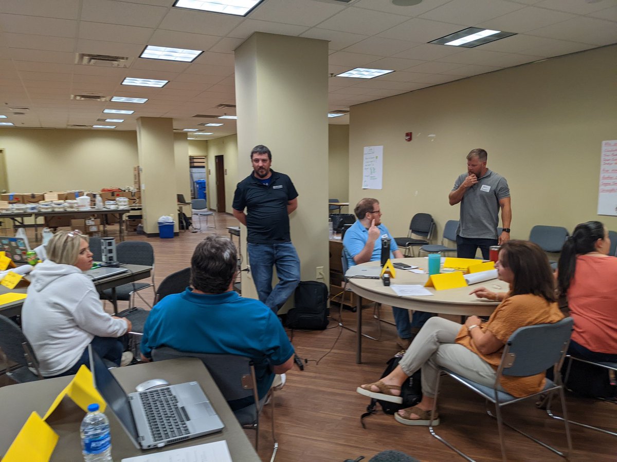 techkelsey's tweet photo. Our amazing technicians and ETeam Leaders are getting to know each other. #ETeamSummit22 @JEFCOED @JEFCOEDTech https://t.co/8sxwDE1q2k