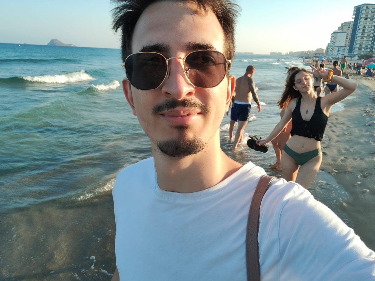 Lauriis_Fdez's tweet photo. Un mini resumen de las vacaciones 🌊👣🌙☀️
No serán las mejores fotos, pero si que reflejan lo que somos #ACHOOO #LOSBAJOSDELCOCHEHANMUERTO #TASPASAOLASALIDA #STEVEAOKICAKEME #LAARENAESLAVA #SACATEELLICOR
#ESTAMOSPEGAJOSOSQUITA https://t.co/TomLaCrHm3