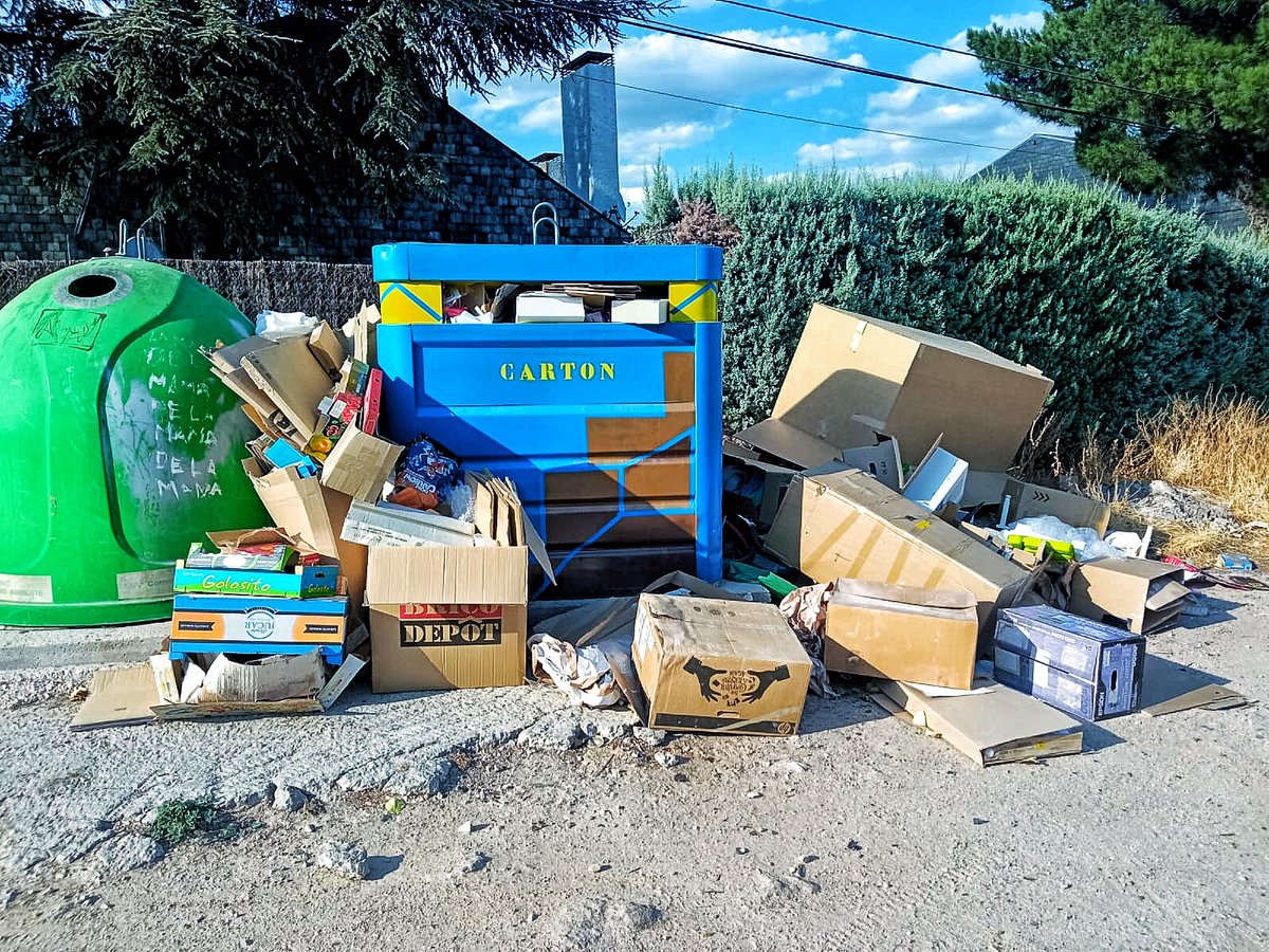 .<a href="/aytvaldemorillo/">Ayto Valdemorillo</a>, la solución no sólo pasa por aumentar el nº contenedores sino aumentar la frecuencia de recogida. Nuestros escritos a At. al Ciudadano y #LíneaVerde parecen no ser suficientes <a href="/SantiVillena9/">SANTIAGO VILLENA ACEDOS</a> <a href="/valdeinfo/">Valdemorillo.info</a> <a href="/periodicoSIERRA/">Periódico SIERRA MADRID</a> #Valdemorillo #SierraMadrid