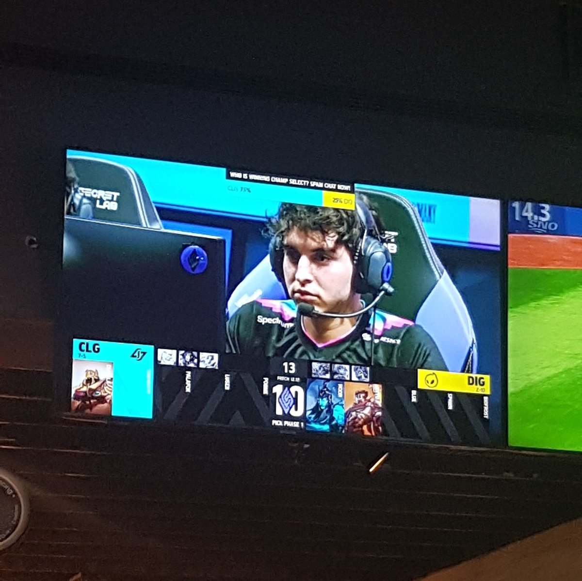 ADD_ikt's tweet photo. Crazy to see @LCSOfficial/ @clgaming while dining at a restaurant last night https://t.co/NESrTJZrfB